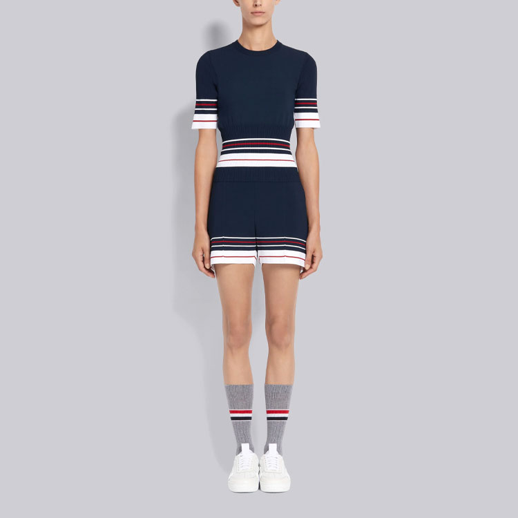 Lookbook (W) Thom Browne Celana Pendek Navy dengan Garis & Tali Serut FKQ003A-Y5501-415
