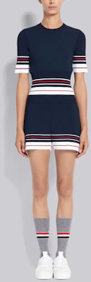 (W) Thom Browne Celana Pendek Navy dengan Garis & Tali Serut FKQ003A-Y5501-415 Lookbook (W) Thom Browne Celana Pendek Navy dengan Garis & Tali Serut FKQ003A-Y5501-415