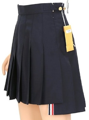 (W) Falda Thom Browne Azul Plisada Línea A Relajada Dobladillo Alto-Bajo. FGC402V-02872-415 Details for (W) Falda Thom Browne Azul Plisada Línea A Relajada Dobladillo Alto-Bajo. FGC402V-02872-415