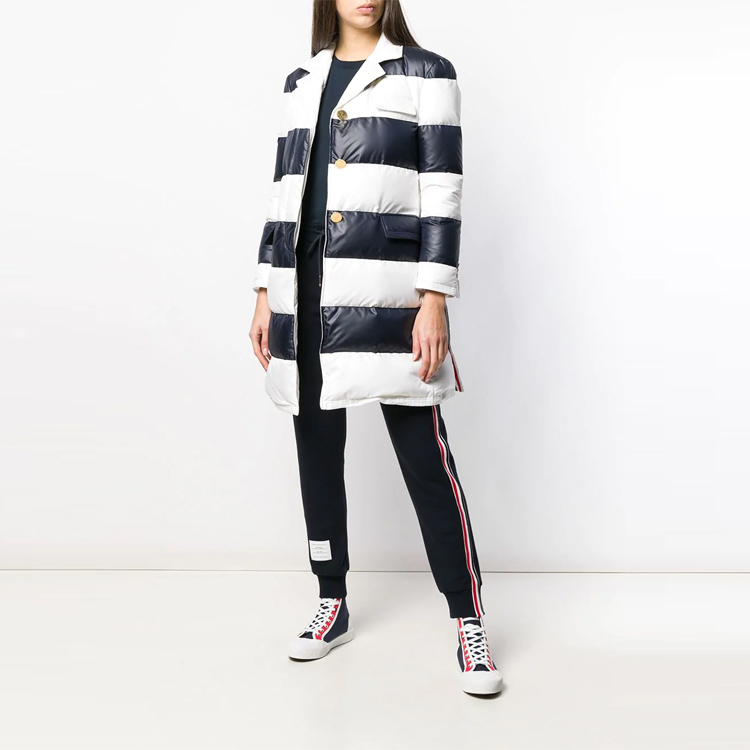 Lookbook (W) トムブラウン ネイビー サイドストライプ ミッドライズ ニット ジョガーパンツ FJQ024A-03377-415