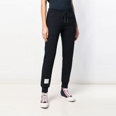 (W) トムブラウン ネイビー サイドストライプ ミッドライズ ニット ジョガーパンツ FJQ024A-03377-415 Shop (W) トムブラウン ネイビー サイドストライプ ミッドライズ ニット ジョガーパンツ FJQ024A-03377-415