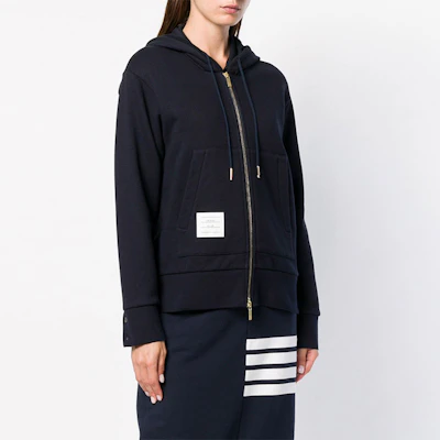 (W) Thom Browne 海军蓝拉链连帽衫背后三条纹 FJT051A-03377-415 Purchase (W) Thom Browne 海军蓝拉链连帽衫背后三条纹 FJT051A-03377-415