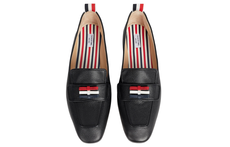 Shop (W) Thom Browne Kasut Loafer Kulit Pebble Grain 'Hitam' FFF105A06257001