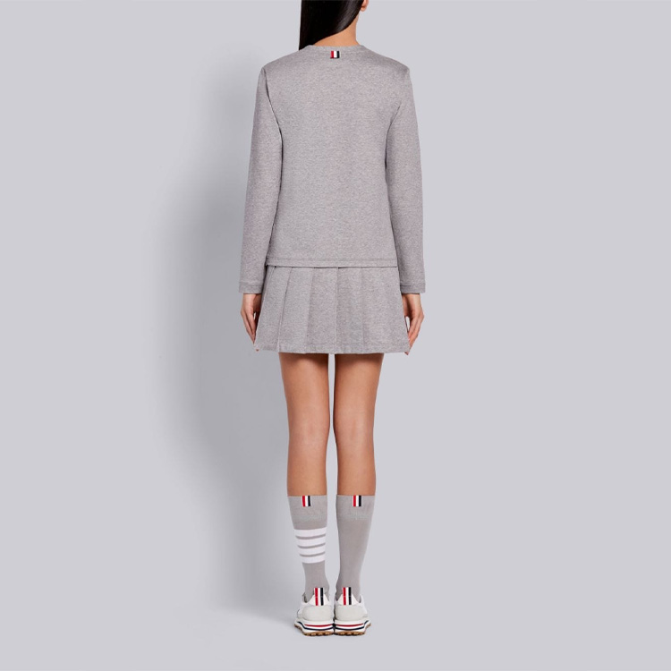 Shop (W) 톰 브라운 솔리드 컬러 로우 라이즈 플리츠 롱 슬리브 드레스 FJD064A-06840-055