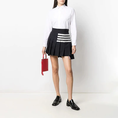 (W) 톰 브라운 SS21 클래식 플리츠 스커트 포 스트라이프 네이비 블루 FGC402V-06146-415 Shop (W) 톰 브라운 SS21 클래식 플리츠 스커트 포 스트라이프 네이비 블루 FGC402V-06146-415