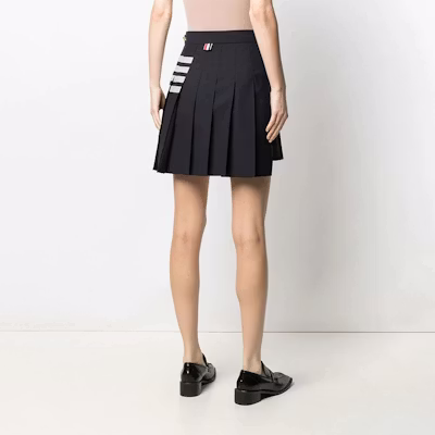 (W) 톰 브라운 SS21 클래식 플리츠 스커트 포 스트라이프 네이비 블루 FGC402V-06146-415 Purchase (W) 톰 브라운 SS21 클래식 플리츠 스커트 포 스트라이프 네이비 블루 FGC402V-06146-415