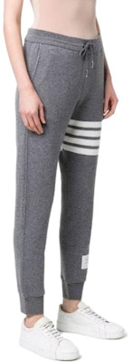 (W) Thom Browne SS22 Celana Jogger 4-Bar Abu-Abu. FJQ008A-07693-035 Shop (W) Thom Browne SS22 Celana Jogger 4-Bar Abu-Abu. FJQ008A-07693-035