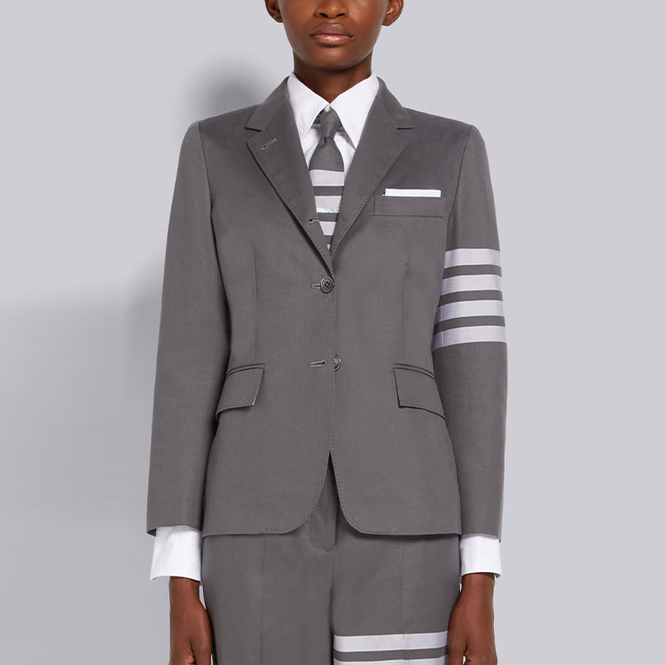 Lookbook (W) THOM BROWNE SS22 經典四條紋灰色西裝 - 淺灰色 FBC700U-07890-035
