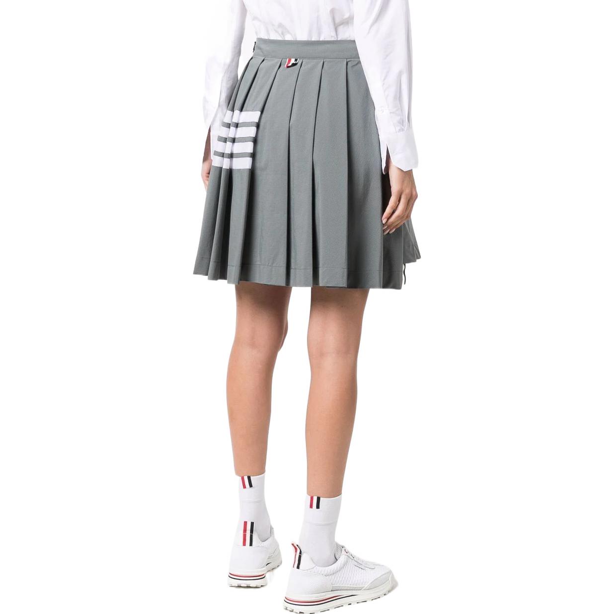 Shop (W) THOM BROWNE SS22 Falda plisada gris de tiro alto con diseño de 4 rayas. FJK057A-07863-035