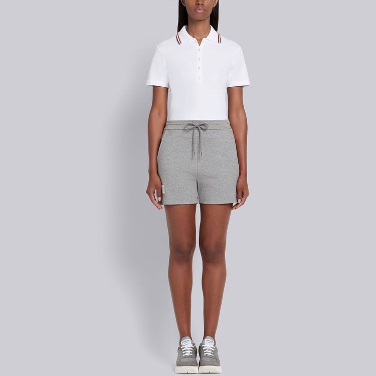 Shop (W) THOM BROWNE SS22 Shorts Grises Rectos con Detalle de Tres Rayas. FJQ015A-00050-055