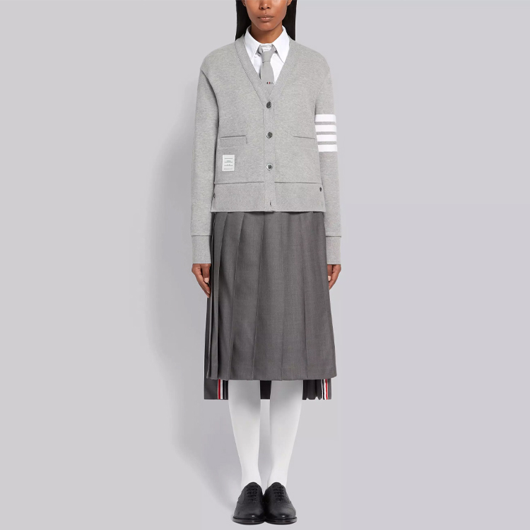 Shop (W) Thom Browne SS22 Sweater Kelabu Berjalur Knit FJT069A-00535-055