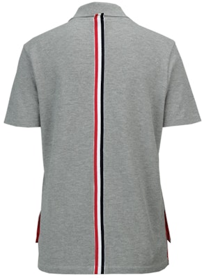 (W) THOM BROWNE SS22 Abu-abu Polo Shirt Lengan Pendek Stripe Tricolor. FJP014A-00050-055 Lookbook (W) THOM BROWNE SS22 Abu-abu Polo Shirt Lengan Pendek Stripe Tricolor. FJP014A-00050-055