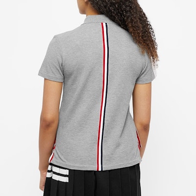 (W) THOM BROWNE SS22 Abu-abu Polo Shirt Lengan Pendek Stripe Tricolor. FJP014A-00050-055 Purchase (W) THOM BROWNE SS22 Abu-abu Polo Shirt Lengan Pendek Stripe Tricolor. FJP014A-00050-055