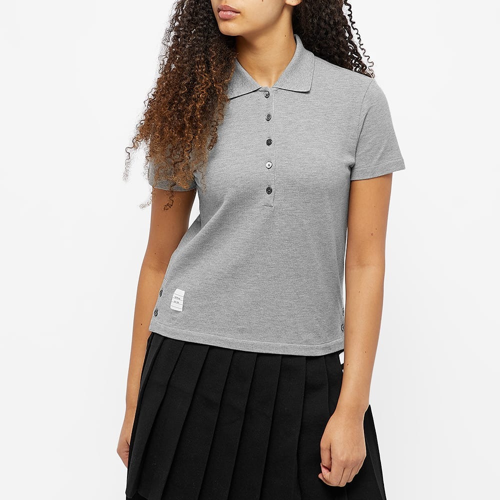 Details for (W) THOM BROWNE SS22 Abu-abu Polo Shirt Lengan Pendek Stripe Tricolor. FJP014A-00050-055