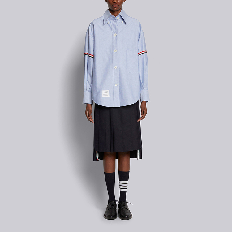 Lookbook (W) THOM BROWNE SS22 Kemeja Lengan Panjang Garis Biru Muda Gaya Santai Lelaki FLL079-E06177-480