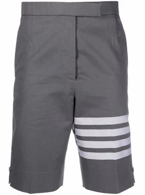 (W) THOM BROWNE SS22 Celana Pendek Longgar Abu-Abu Bergaris Panjang Sedang. FTC404U-07890-035 Buy (W) THOM BROWNE SS22 Celana Pendek Longgar Abu-Abu Bergaris Panjang Sedang. FTC404U-07890-035