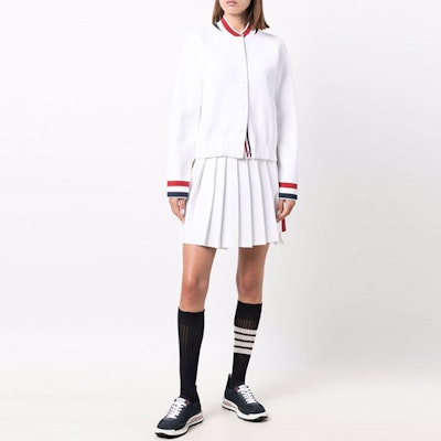 (W) 汤姆布朗 SS22 白色条纹褶裥裙 - 开学风格 FKK093A-Y5501-100 Lookbook (W) 汤姆布朗 SS22 白色条纹褶裥裙 - 开学风格 FKK093A-Y5501-100