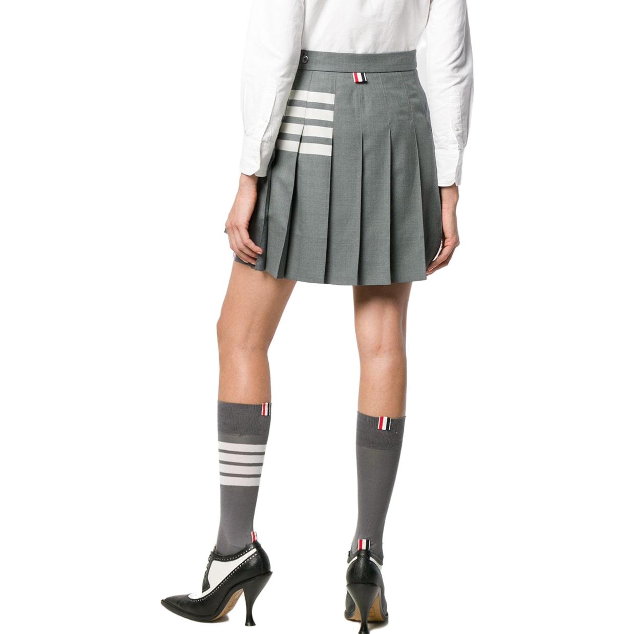 Shop (W) 톰 브라운 SS23 플리츠 미니 스커트 스트라이프 디자인 라이트 그레이 FGC402V-00473-035