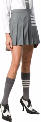 (W) 톰 브라운 SS23 플리츠 미니 스커트 스트라이프 디자인 라이트 그레이 FGC402V-00473-035 Purchase (W) 톰 브라운 SS23 플리츠 미니 스커트 스트라이프 디자인 라이트 그레이 FGC402V-00473-035