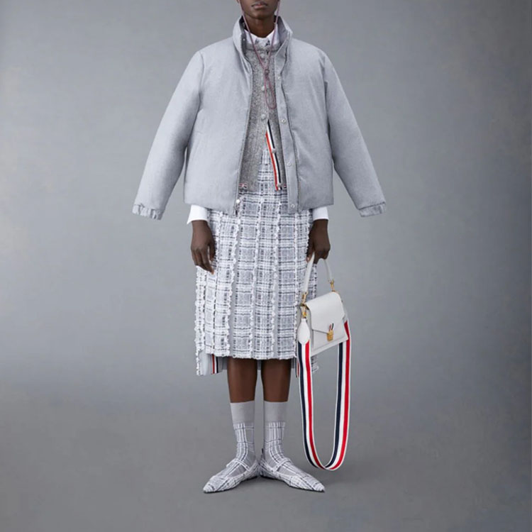 Lookbook (W) Thom Browne 超輕量雙面穿立領羽絨外套 淺灰色 FBD053X-00021-055