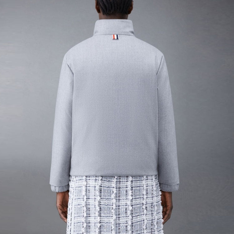 Shop (W) Thom Browne 超輕量雙面穿立領羽絨外套 淺灰色 FBD053X-00021-055