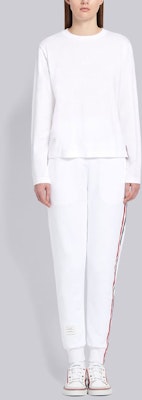 (W) THOM BROWNE Kaos Lengan Panjang Crewneck Putih Koleksi FW21. FJS037A-05398-100 Lookbook (W) THOM BROWNE Kaos Lengan Panjang Crewneck Putih Koleksi FW21. FJS037A-05398-100