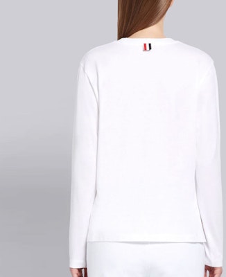 (W) THOM BROWNE Kaos Lengan Panjang Crewneck Putih Koleksi FW21. FJS037A-05398-100 Purchase (W) THOM BROWNE Kaos Lengan Panjang Crewneck Putih Koleksi FW21. FJS037A-05398-100