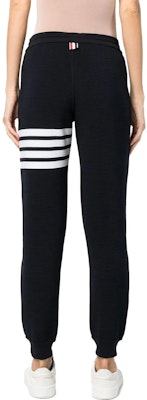 (W) Thom Browne Celana Jogger Wanita Garis Knit Warna Biru Navy. FJQ069A-08138-415 Shop (W) Thom Browne Celana Jogger Wanita Garis Knit Warna Biru Navy. FJQ069A-08138-415