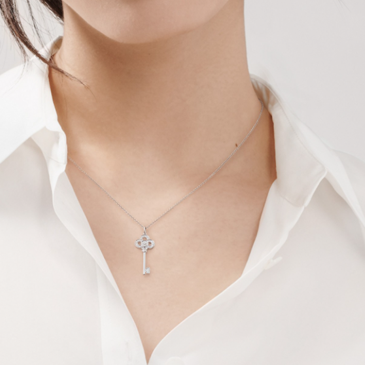 (Women) TIFFANY & CO. Keys Mini Crown Diamond Pendant Necklace 18k White Gold Women GRP11536 圖 3