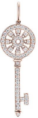 (W) Collar Colgante Llave Pétalo Tiffany & Co. para Mujer en Oro 18K. GRP10463 Lookbook (W) Collar Colgante Llave Pétalo Tiffany & Co. para Mujer en Oro 18K. GRP10463