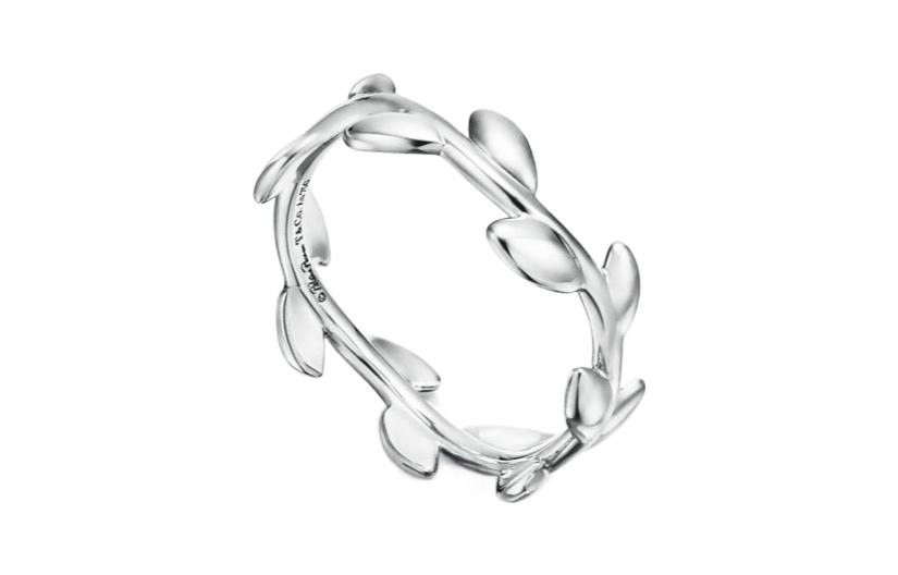 (Women) TIFFANY & CO. Paloma Picasso Olive Leaf Engraved Silver Ring for Women. GRP06620