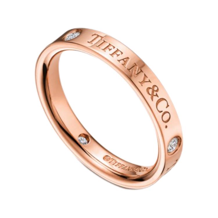 (Women) TIFFANY & CO. Return to Tiffany 18k Rose Gold Letter Logo Engraved Ring for Women GRP05172
