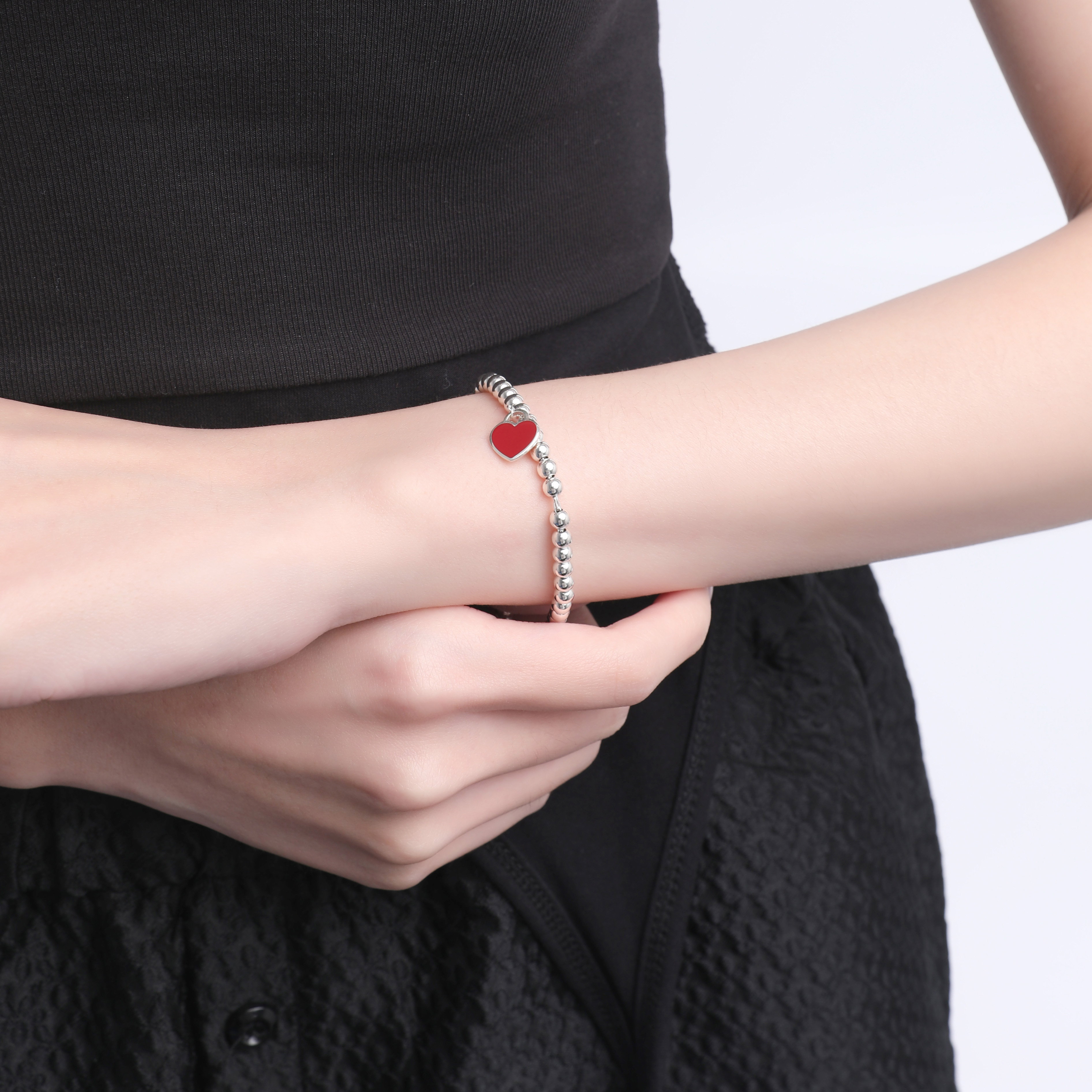 Details for (W) 蒂芙尼Return to Tiffany红色珐琅心形925纯银手链女士款 GRP10189