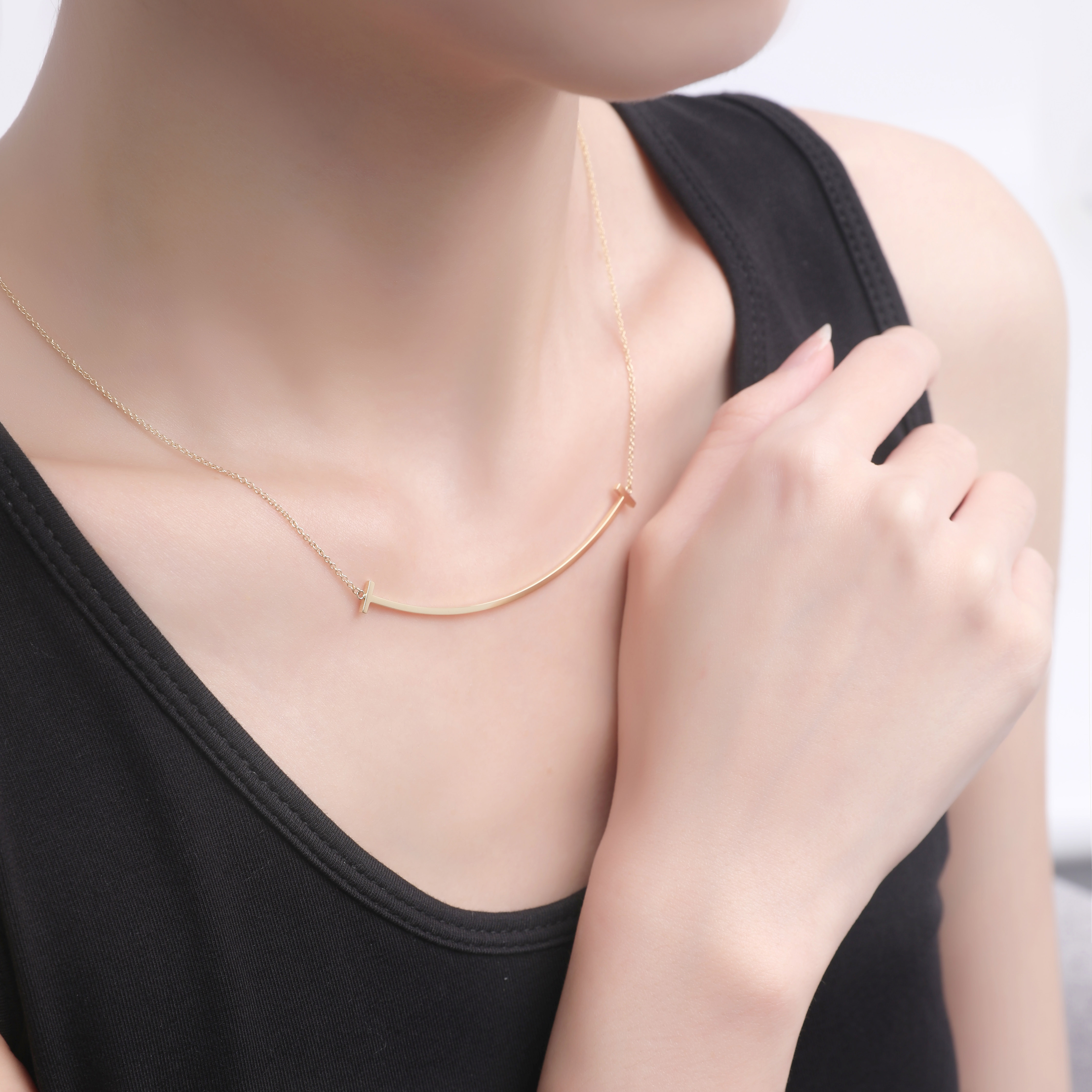 Shop (W) ティファニー＆カンパニー スマイルフェイスペンダント 18Kゴールドネックレス 女性用 - ゴールド 35189459