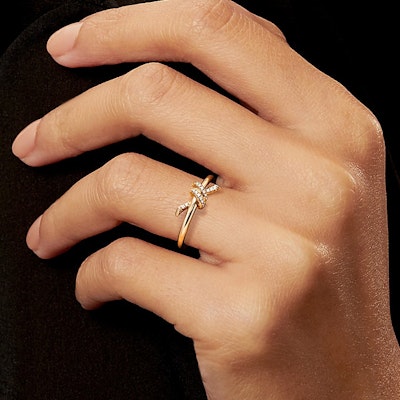 (W) 蒂芙尼Tiffany Knot 18K金鑽石戒指 女款 GRP11992 Details for (W) 蒂芙尼Tiffany Knot 18K金鑽石戒指 女款 GRP11992