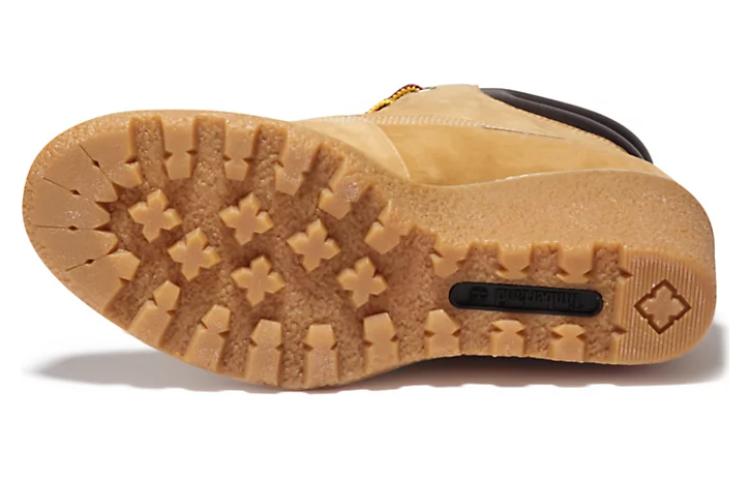 Shop Timberland添柏嵐 耐磨減震 短筒 戶外靴 女款 棕黑