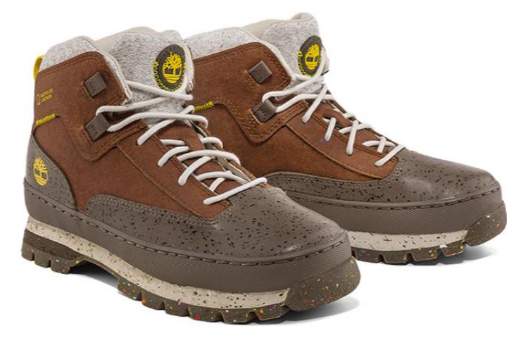Lookbook (W) Timberland Kasut Bot Mid-Top Selesa Kasual Luar 'Coklat' A5SMNW