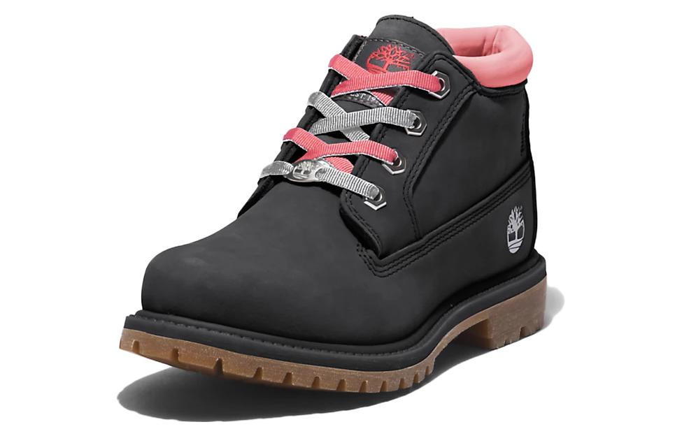 Lookbook Timberland添柏嵐 Nellie 暖心 休閒舒適 低筒 戶外靴 女款 黑粉銀