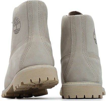 Timberland 添柏嵐 Paninara 無領6吋防水 高筒休閒馬丁靴 女款 淺灰色 Lookbook Timberland 添柏嵐 Paninara 無領6吋防水 高筒休閒馬丁靴 女款 淺灰色