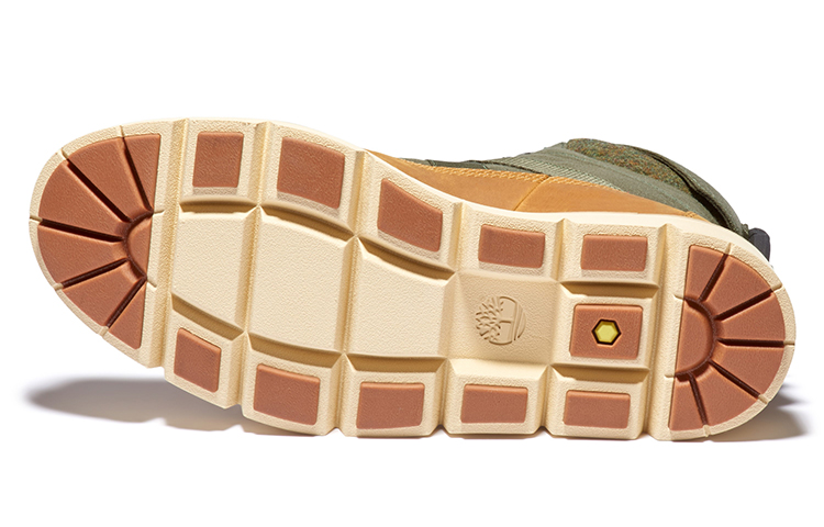 Shop Timberland 添柏岚 Raywood 戶外工裝靴 女款 棕