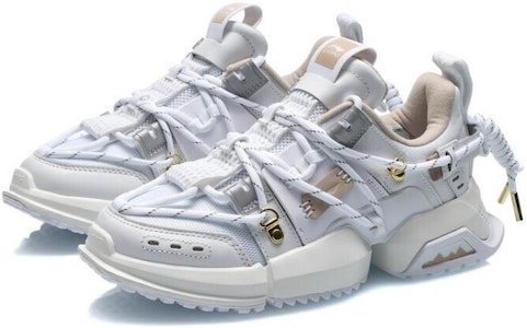 中國李寧 盤古 防滑耐磨 低幫 運動休閒鞋 女款 白金 Lookbook 中國李寧 盤古 防滑耐磨 低幫 運動休閒鞋 女款 白金