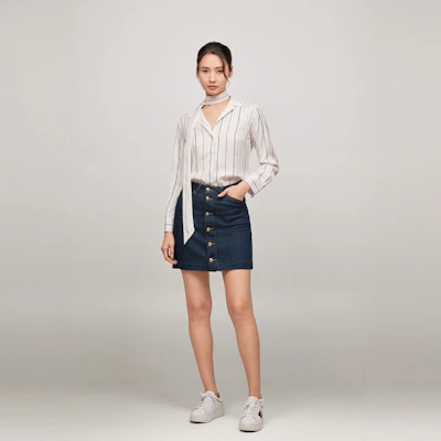 (W) Tommy Hilfiger Blus Elegan Kasual Garis dengan Dasi Pita Putih WW0WW43418 Purchase (W) Tommy Hilfiger Blus Elegan Kasual Garis dengan Dasi Pita Putih WW0WW43418