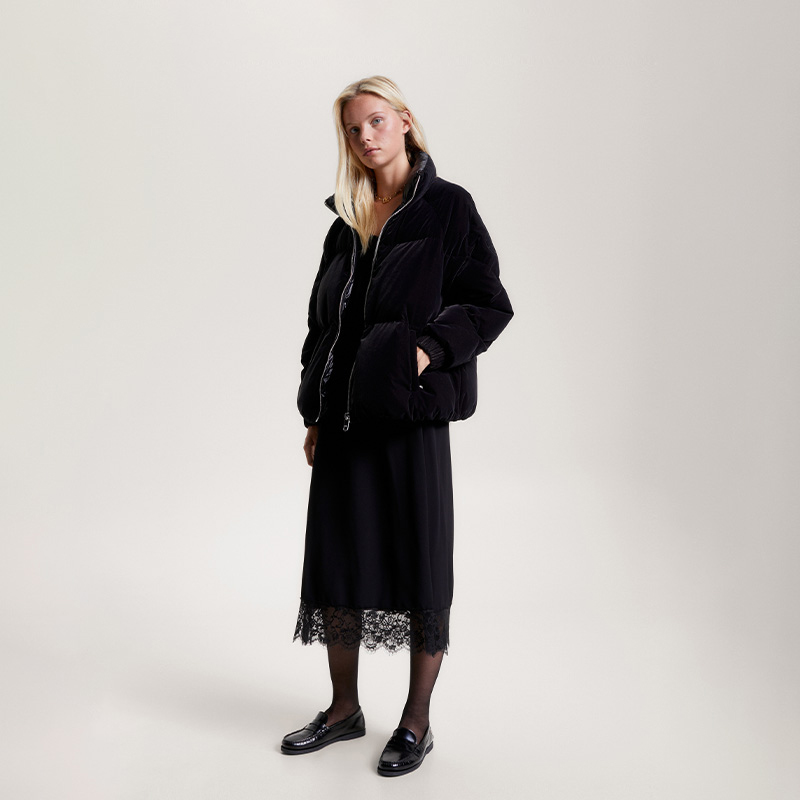 Details for (W) 汤米希尔费格黑色天鹅绒刺绣宽松版羽绒夹克 WW0WW40242