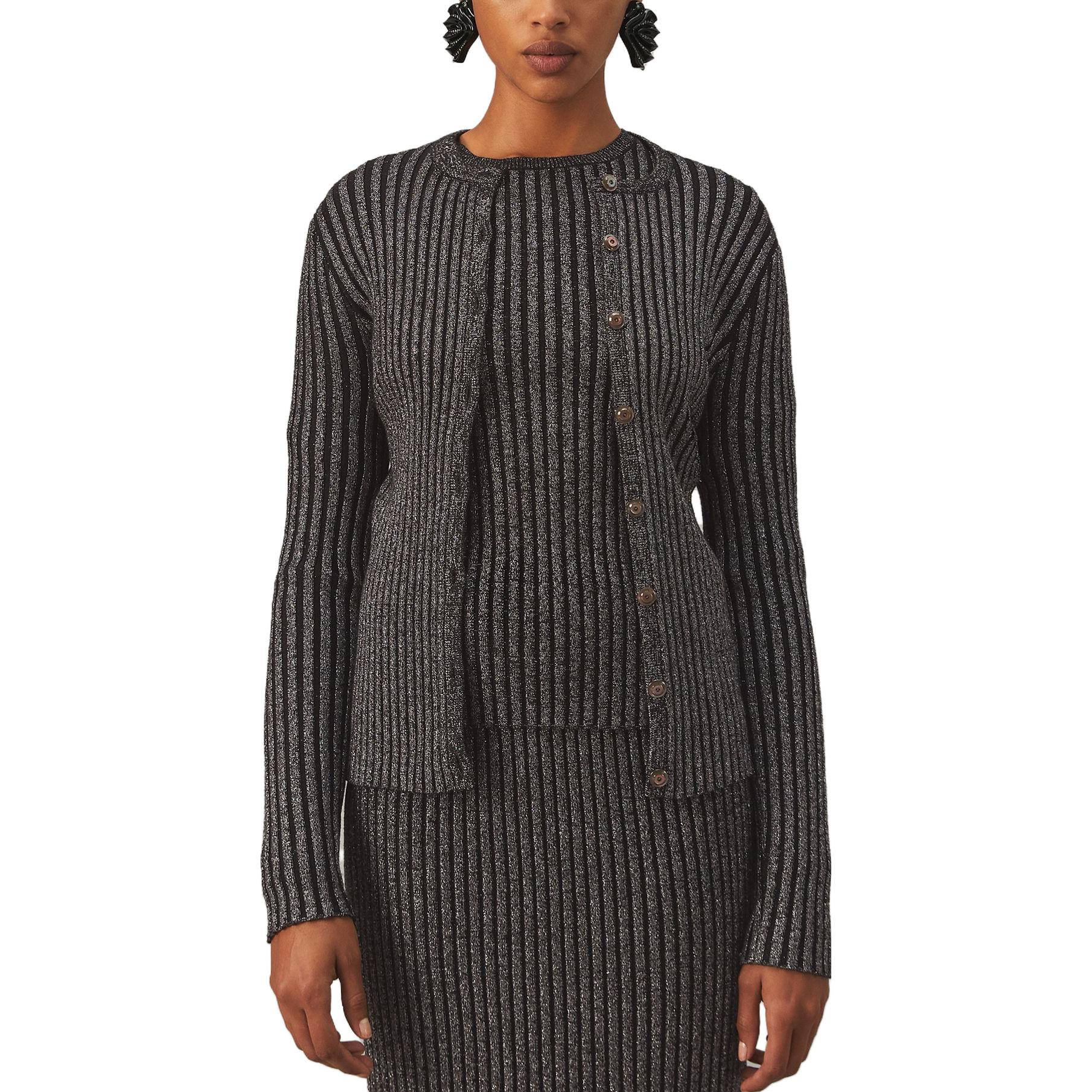 Lookbook (W) Tory Burch 黑色條紋圓領長袖針織衫。 85850-001