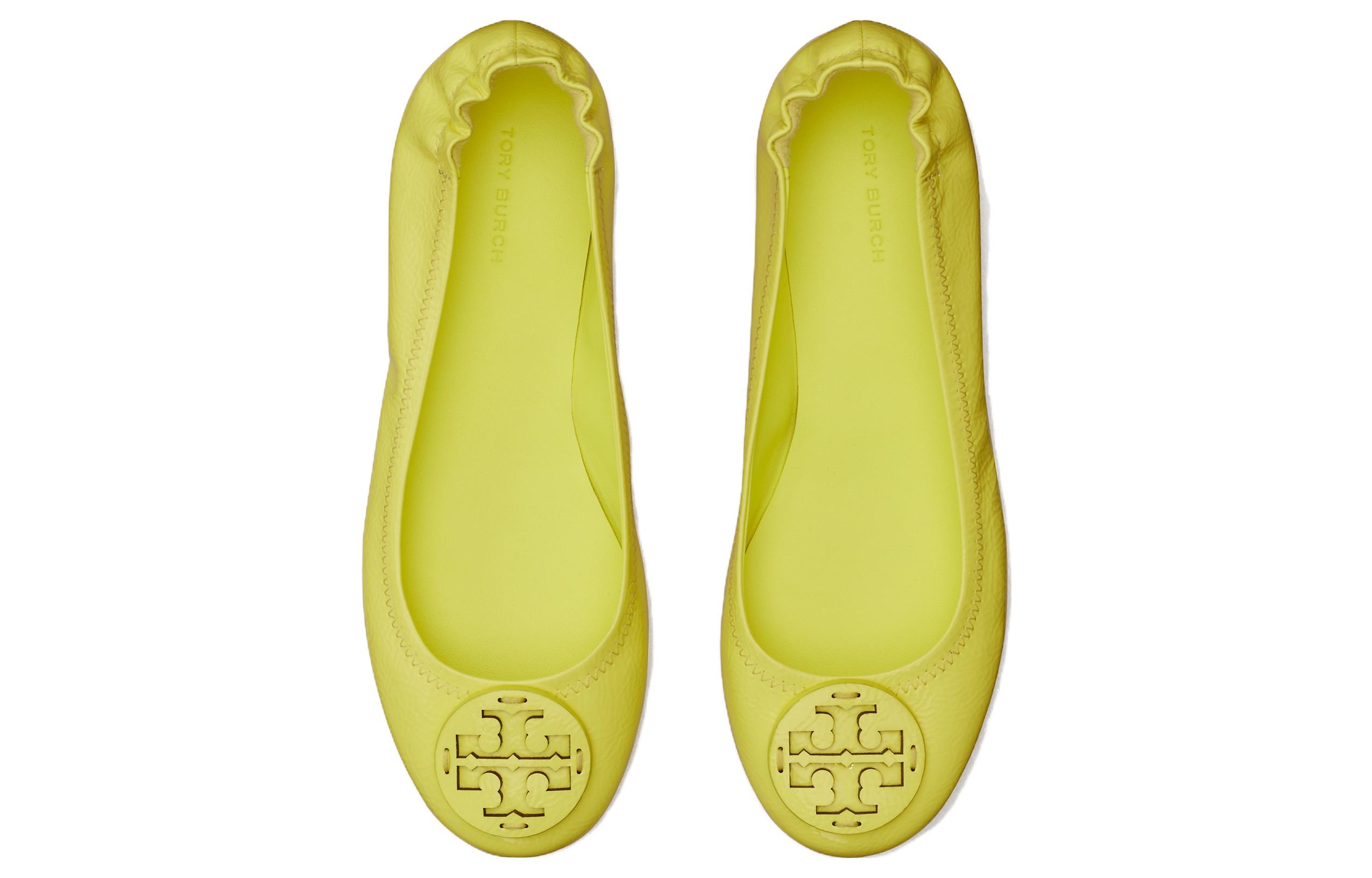 Shop TORY BURCH 漆皮 套腳低幫圓頭 芭蕾平底鞋 女款 黃色