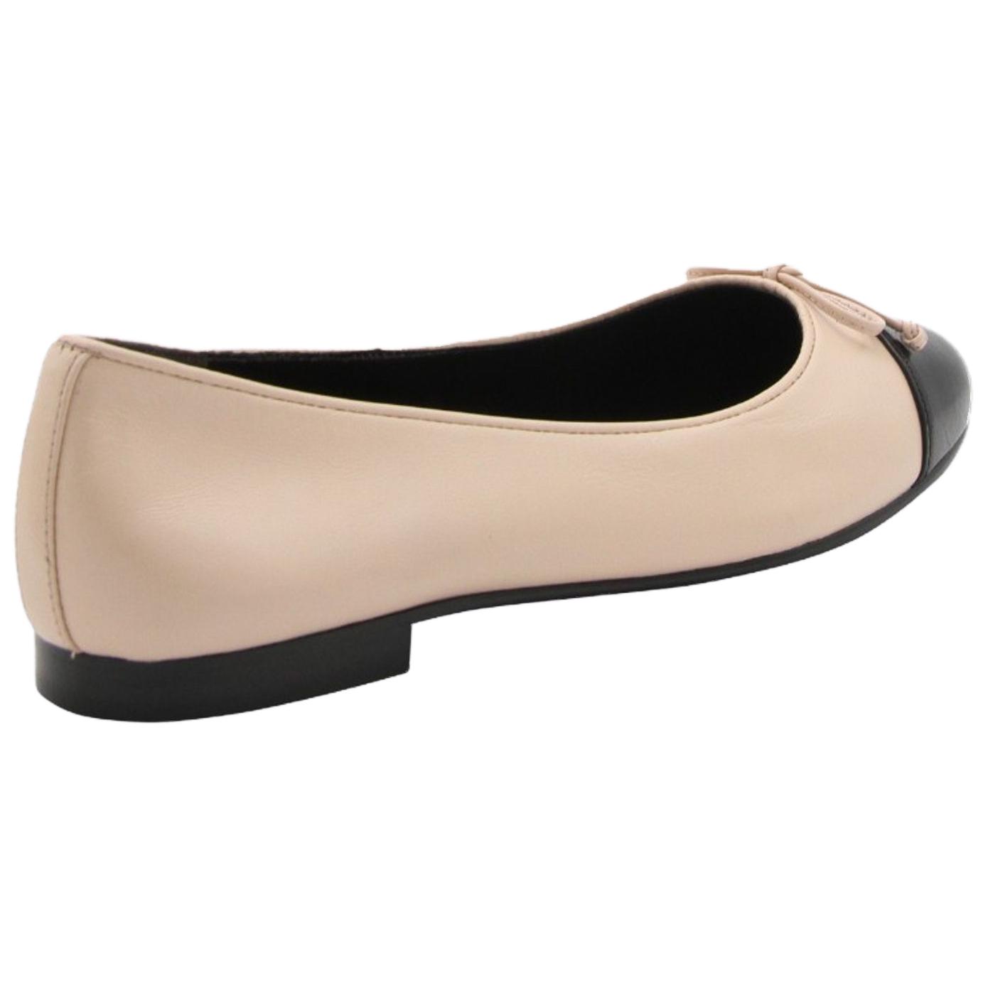 Shop TORY BURCH 皮革包頭套腳 女式休閒單鞋 女款 貝殼粉色