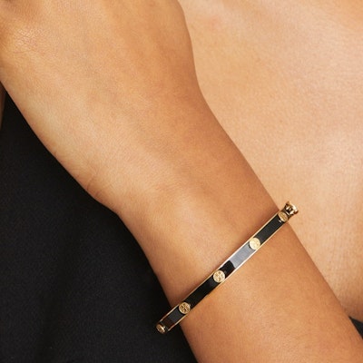 (W) Tory Burch Gelang Wanita Miller Enamel Stainless Steel Hitam/Emas. 155538-720 Shop (W) Tory Burch Gelang Wanita Miller Enamel Stainless Steel Hitam/Emas. 155538-720