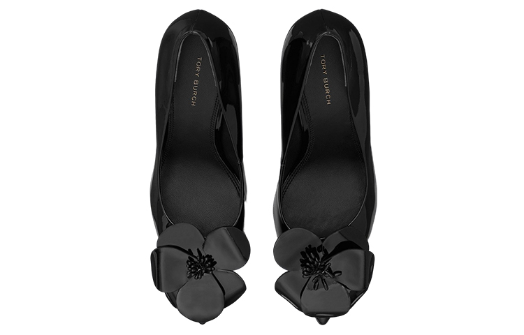 Shop TORY BURCH 漆皮 花蕊 尖頭 粗跟 高跟鞋 女款 黑色