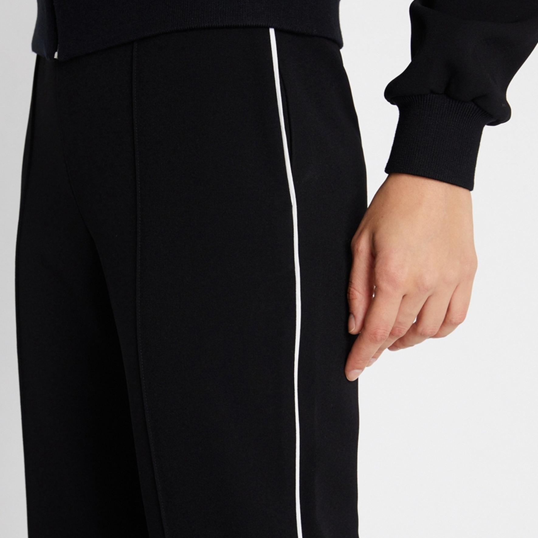 Purchase (Women) Tory Burch SS23  High-Waisted Flared Pants with Side Stripes Black 151702-001