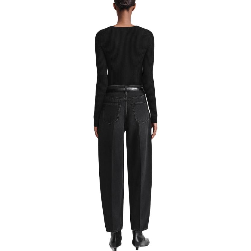 Shop (W) TOTEME Sweater Hitam Slim-Fit Lengan Panjang Bulu Merino Ribbed. 234WRTWTP182YA0008001